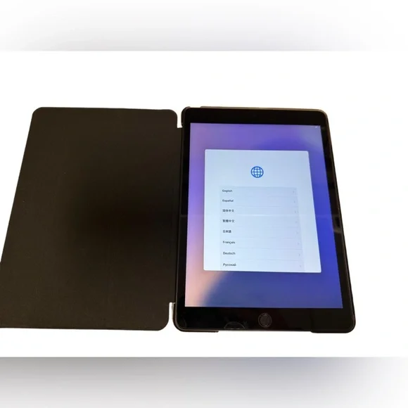 Apple iPad 9th Gen 64GB - Space Gray Black iOS 18.6.2 includes New Case! - Picture 2 of 12